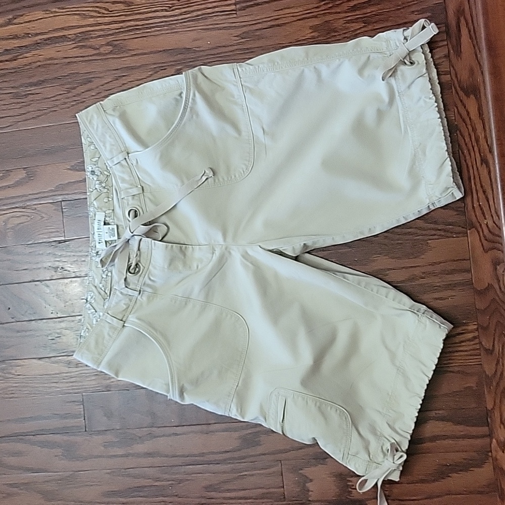 White House Black Market khaki long cargo shorts drawstring waist/hem 6 EUC…